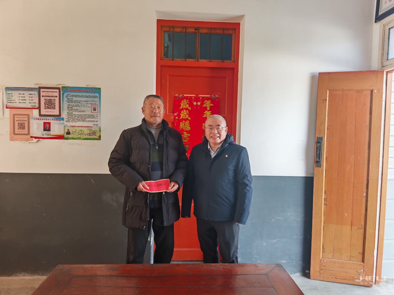 楊安國現場慰問脫貧戶.jpg
